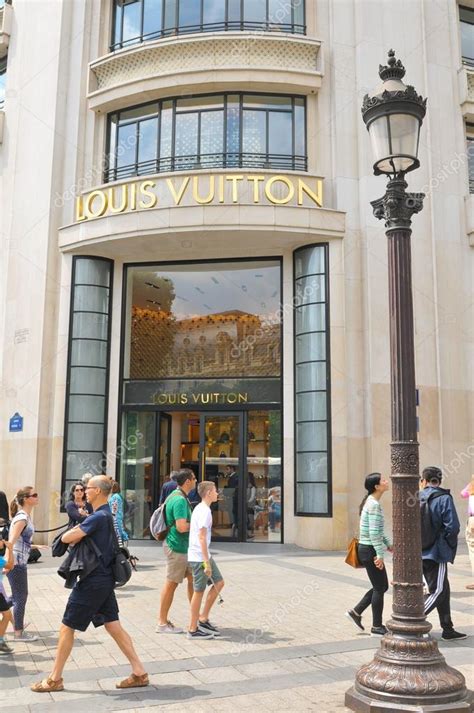 louis vuitton paris store hours